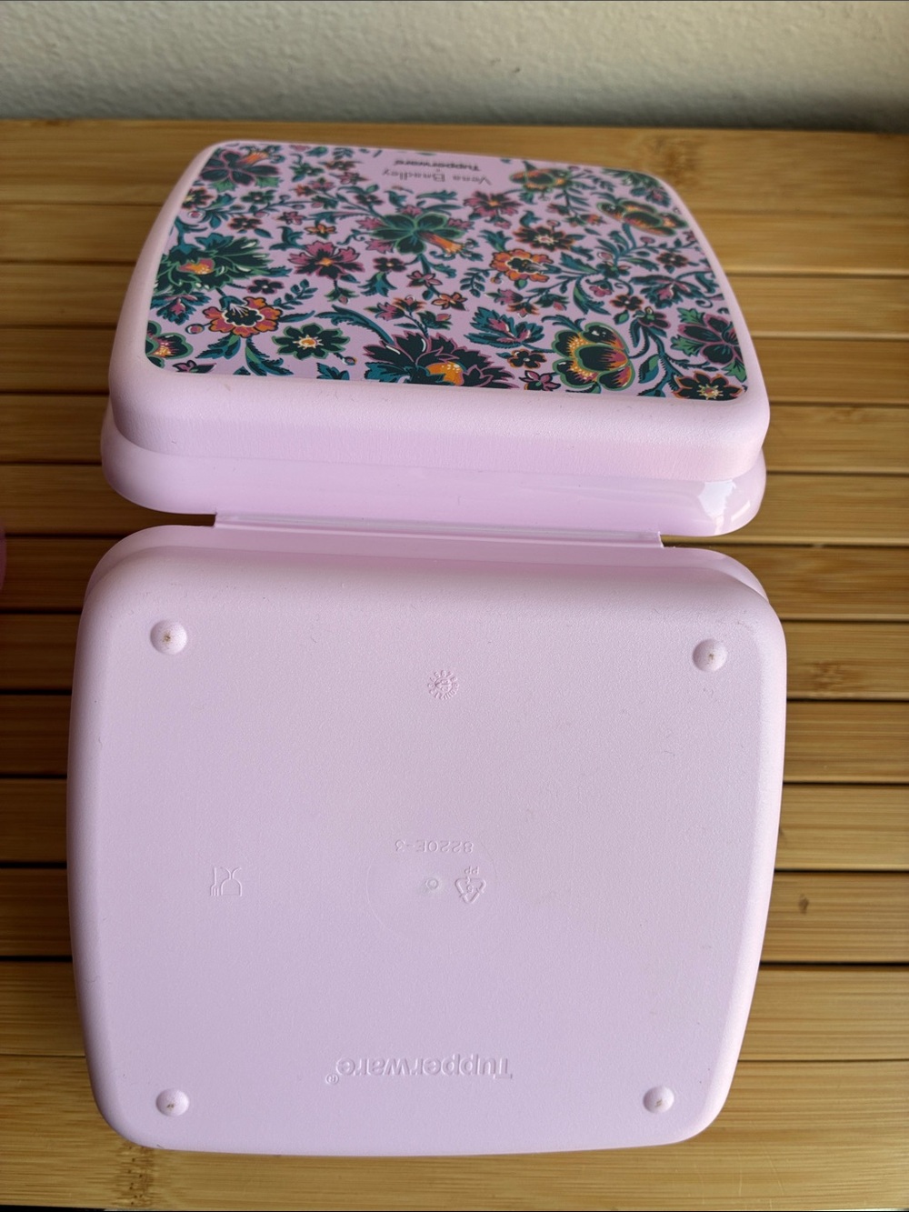 Vera Bradley + Tupperware lunch set - Picture 3 of 5